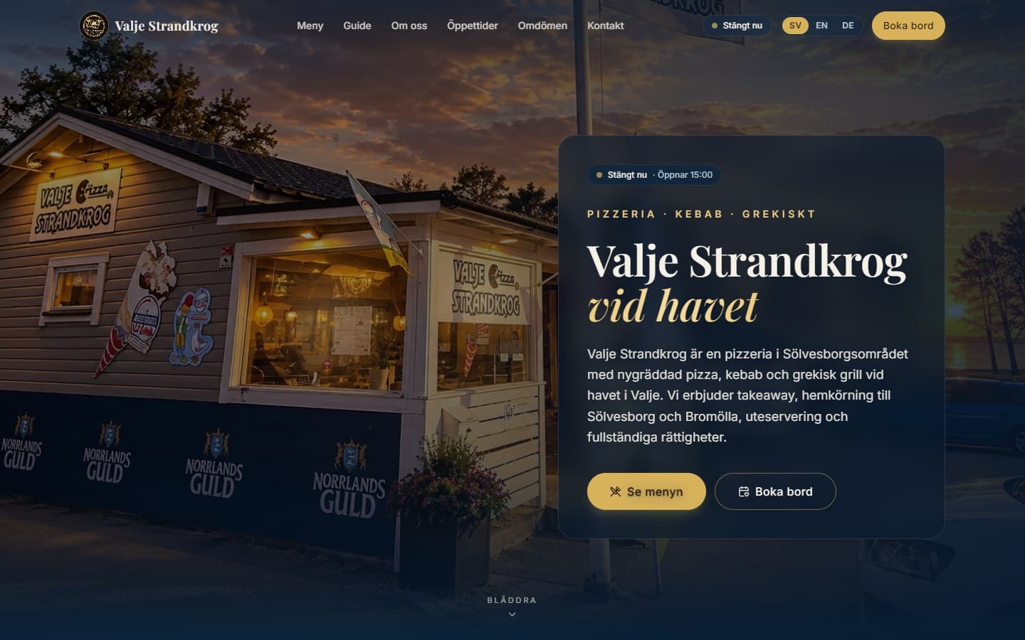 Startsidan för Valje Strandkrog: restaurangen i solnedgång med öppettid och knapparna Se menyn och Boka bord.